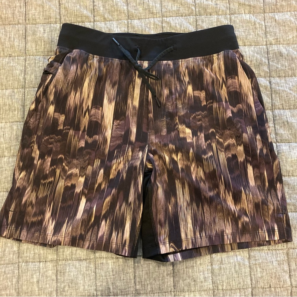 Lululemon linerless shorts in size, medium, fun pattern design